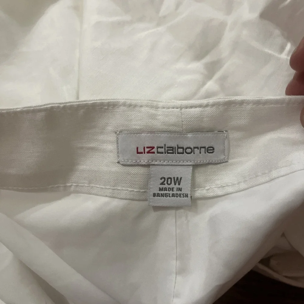 NWOT Liz Claiborne Women's White Skirt Size 20W Button Front
